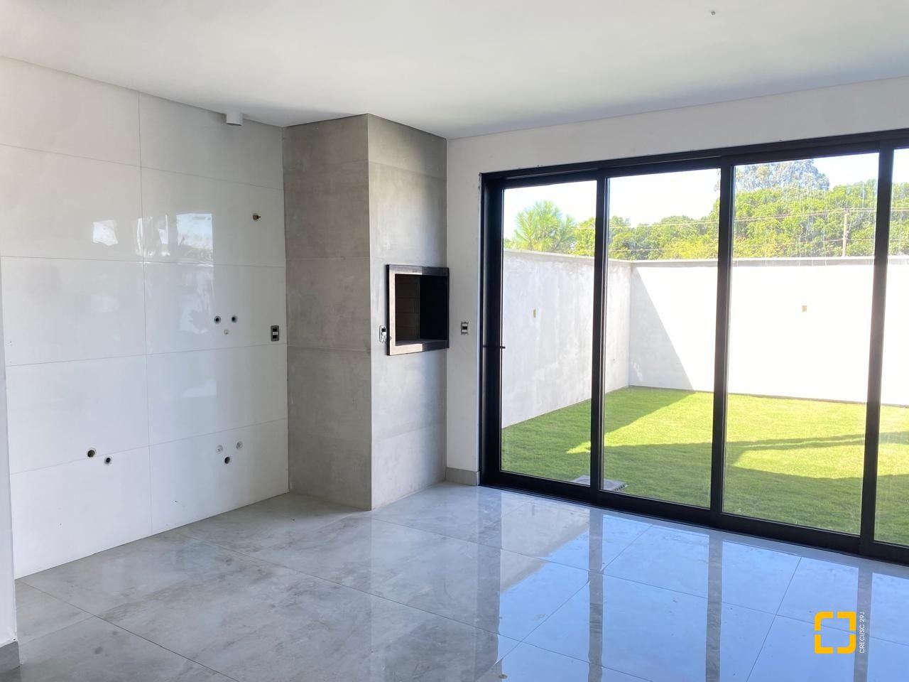 Casa com 127m², 5 quartos (sendo 2 suítes), 2 garagens, no bairro Campeche em Florianópolis