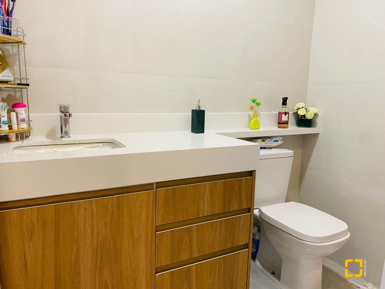 Casa com 127m², 5 quartos (sendo 2 suítes), 2 garagens, no bairro Campeche em Florianópolis