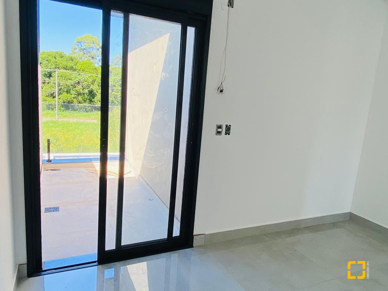 Casa com 127m², 5 quartos (sendo 2 suítes), 2 garagens, no bairro Campeche em Florianópolis