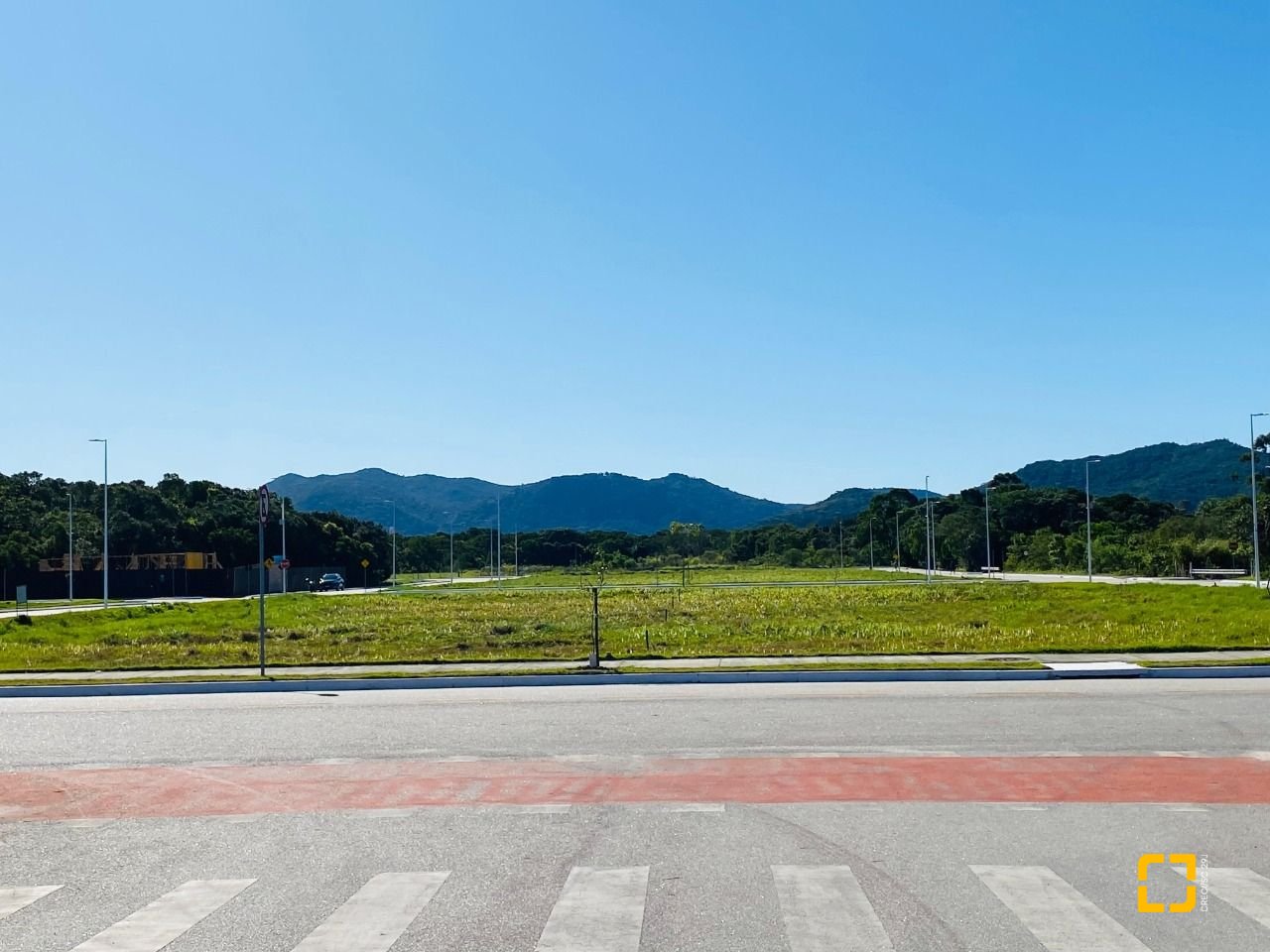 Casa com 127m², 5 quartos (sendo 2 suítes), 2 garagens, no bairro Campeche em Florianópolis