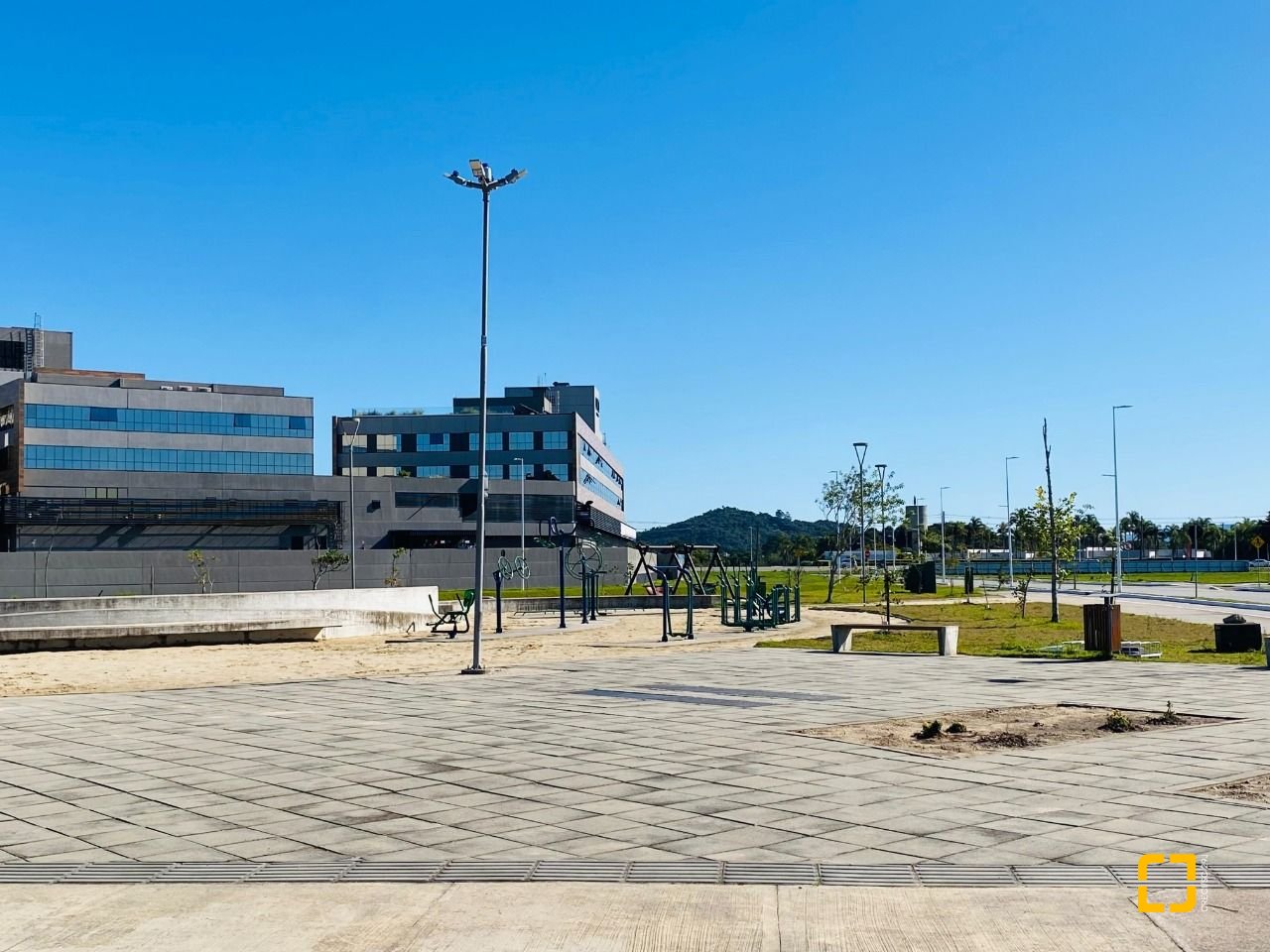 Casa com 127m², 5 quartos (sendo 2 suítes), 2 garagens, no bairro Campeche em Florianópolis