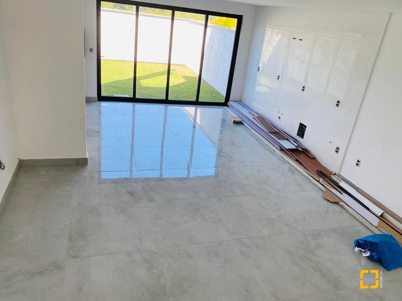 Casa com 127m², 5 quartos (sendo 2 suítes), 2 garagens, no bairro Campeche em Florianópolis