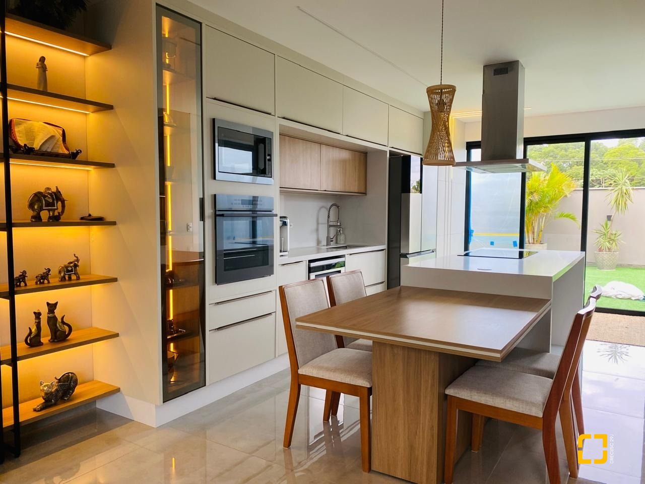 Casa com 127m², 3 quartos (sendo 2 suítes), 2 garagens, no bairro Campeche em Florianópolis