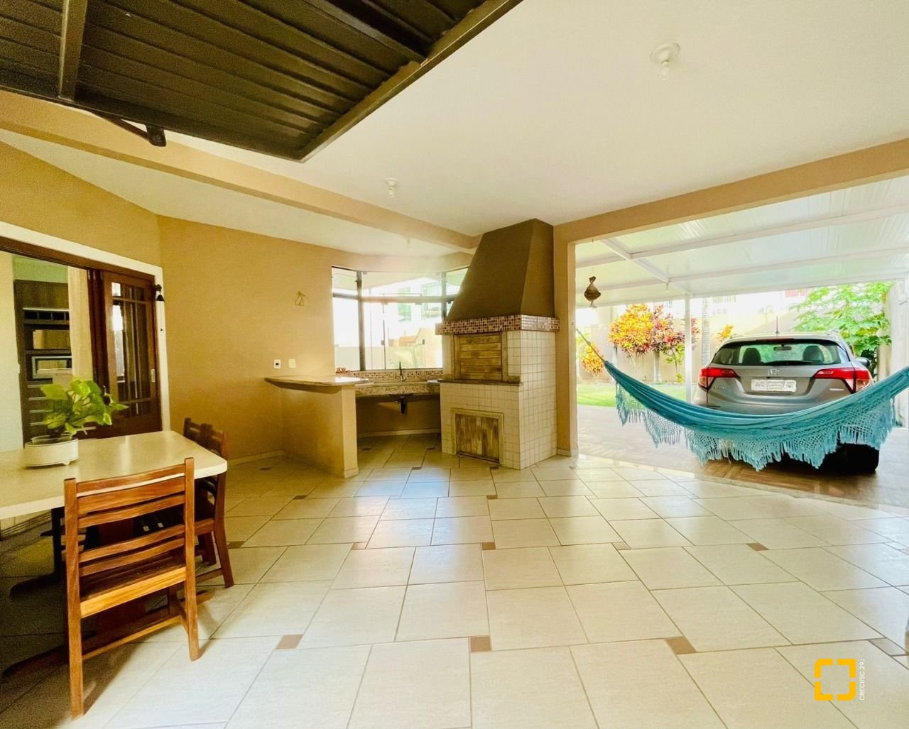 Casa com 254m², 5 quartos (sendo 1 suíte), 3 garagens, no bairro Ingleses em Florianópolis