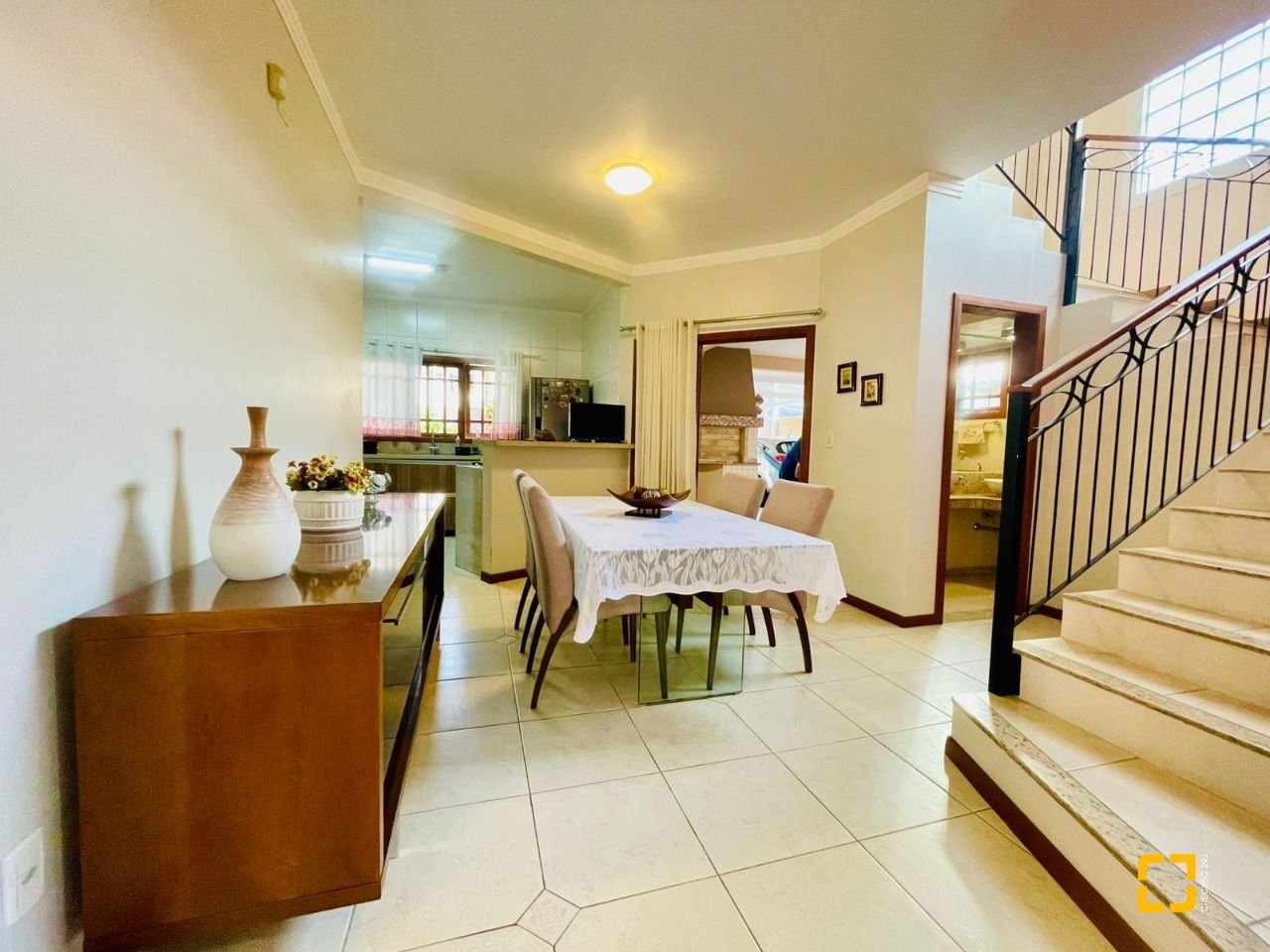 Casa com 254m², 5 quartos (sendo 1 suíte), 3 garagens, no bairro Ingleses em Florianópolis