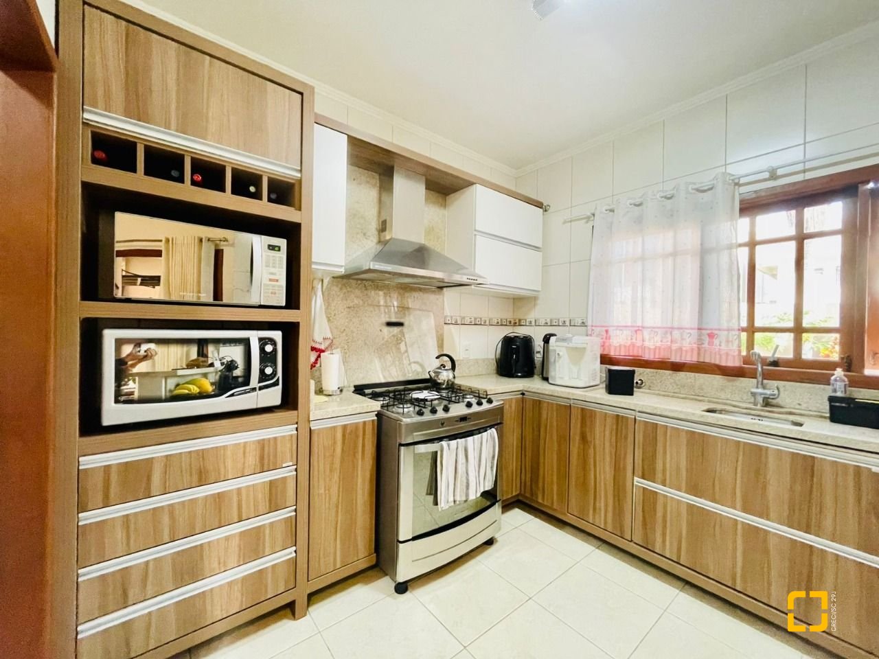 Casa com 254m², 5 quartos (sendo 1 suíte), 3 garagens, no bairro Ingleses em Florianópolis