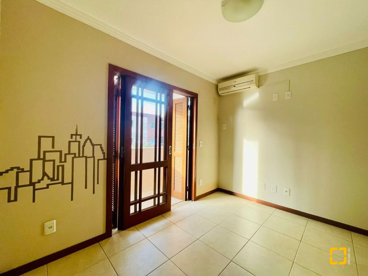 Casa com 254m², 5 quartos (sendo 1 suíte), 3 garagens, no bairro Ingleses em Florianópolis
