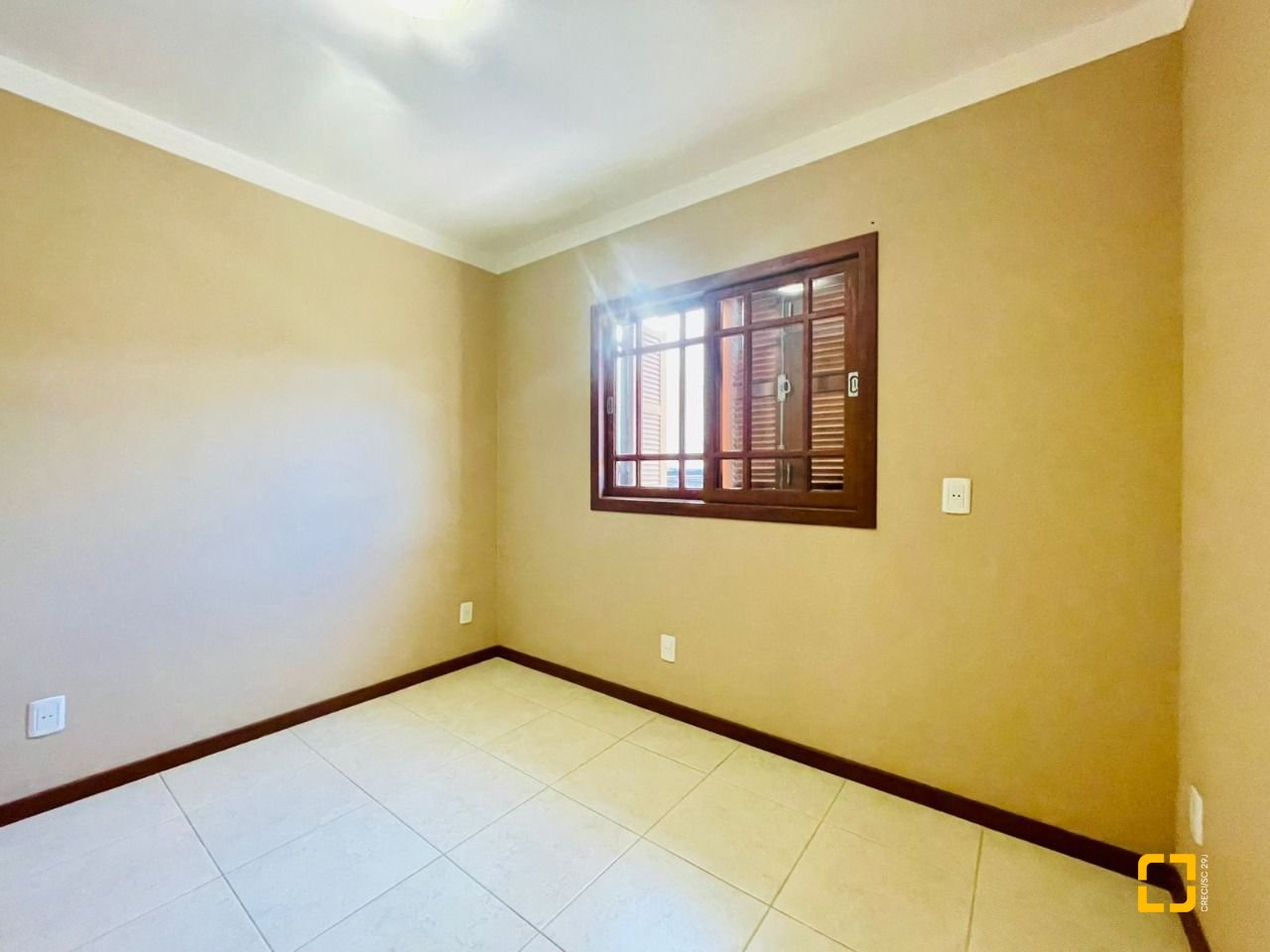 Casa com 254m², 5 quartos (sendo 1 suíte), 3 garagens, no bairro Ingleses em Florianópolis
