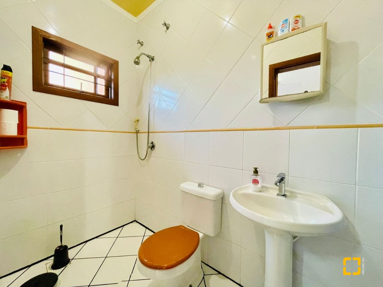 Casa com 254m², 5 quartos (sendo 1 suíte), 3 garagens, no bairro Ingleses em Florianópolis