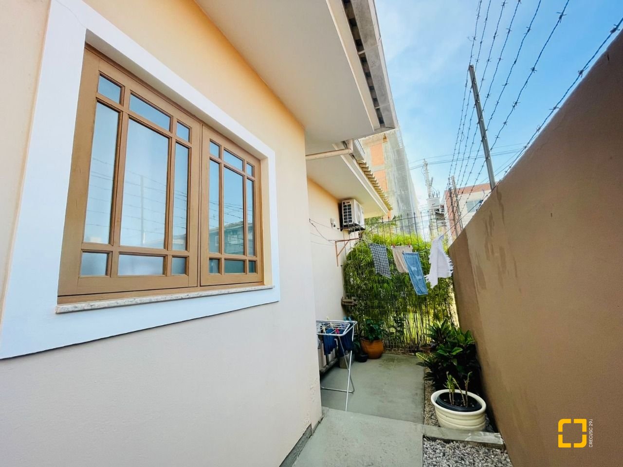 Casa com 254m², 5 quartos (sendo 1 suíte), 3 garagens, no bairro Ingleses em Florianópolis