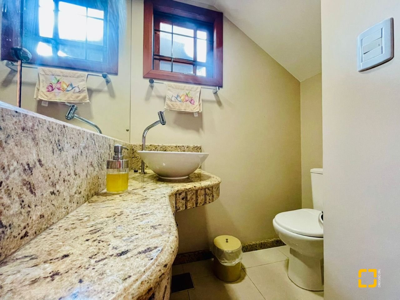 Casa com 254m², 5 quartos (sendo 1 suíte), 3 garagens, no bairro Ingleses em Florianópolis