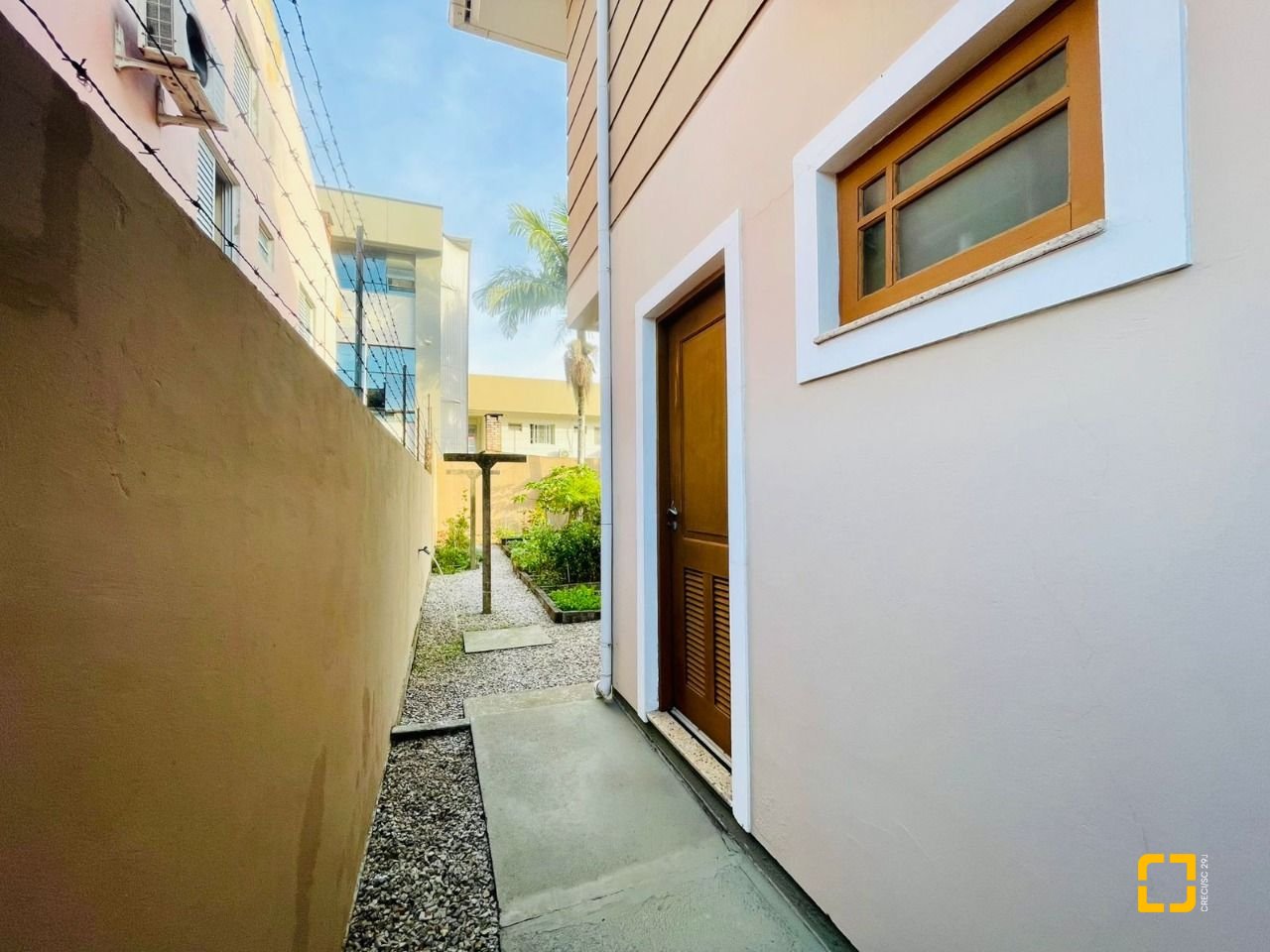 Casa com 254m², 5 quartos (sendo 1 suíte), 3 garagens, no bairro Ingleses em Florianópolis
