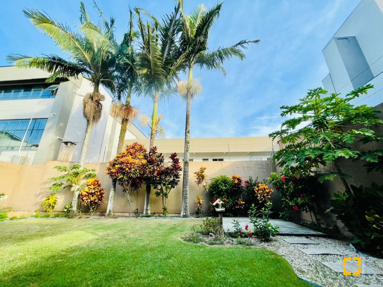 Casa com 254m², 5 quartos (sendo 1 suíte), 3 garagens, no bairro Ingleses em Florianópolis