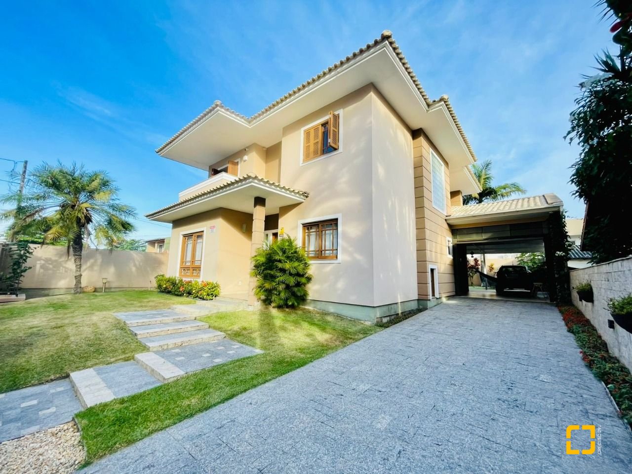 Casa com 254m², 5 quartos (sendo 1 suíte), 3 garagens, no bairro Ingleses em Florianópolis