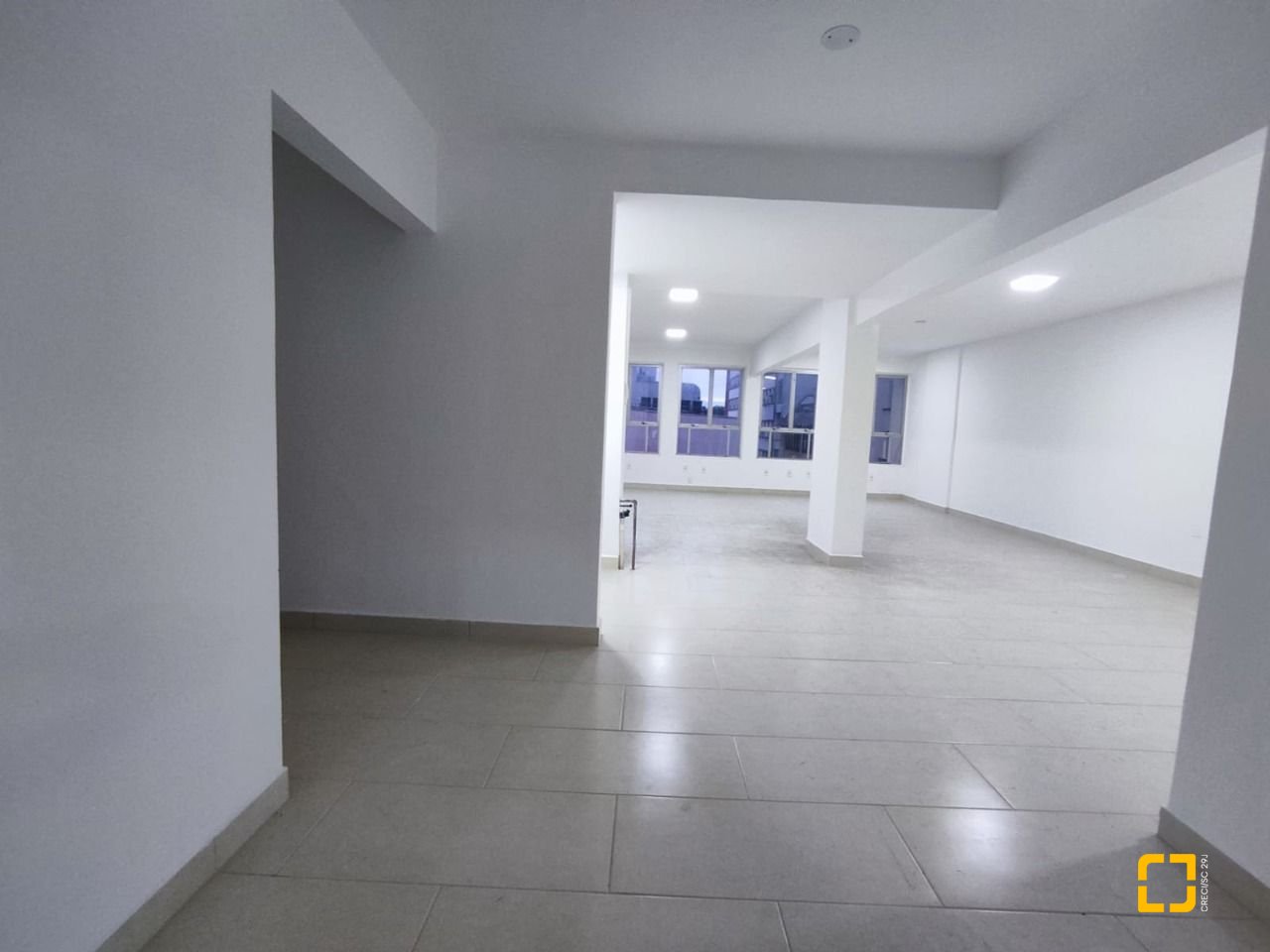 Sala com 203m², no bairro Centro em Florianópolis