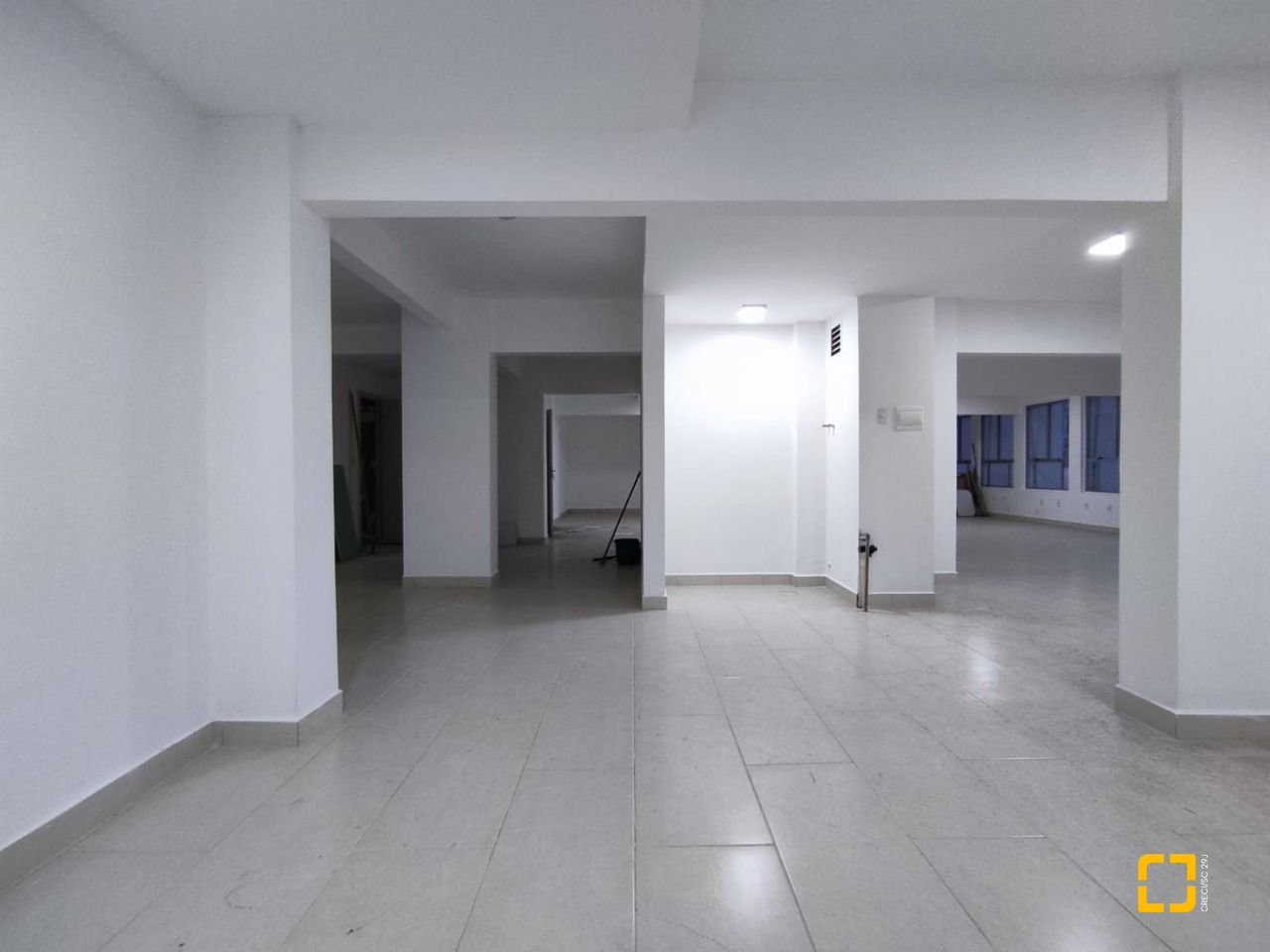 Sala com 203m², no bairro Centro em Florianópolis