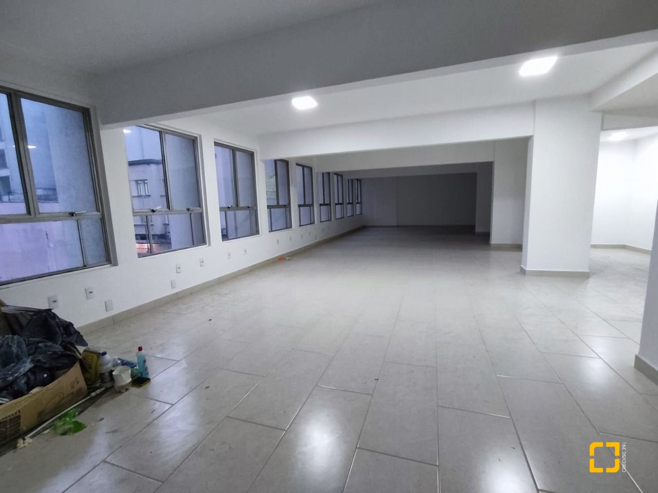 Sala com 203m², no bairro Centro em Florianópolis