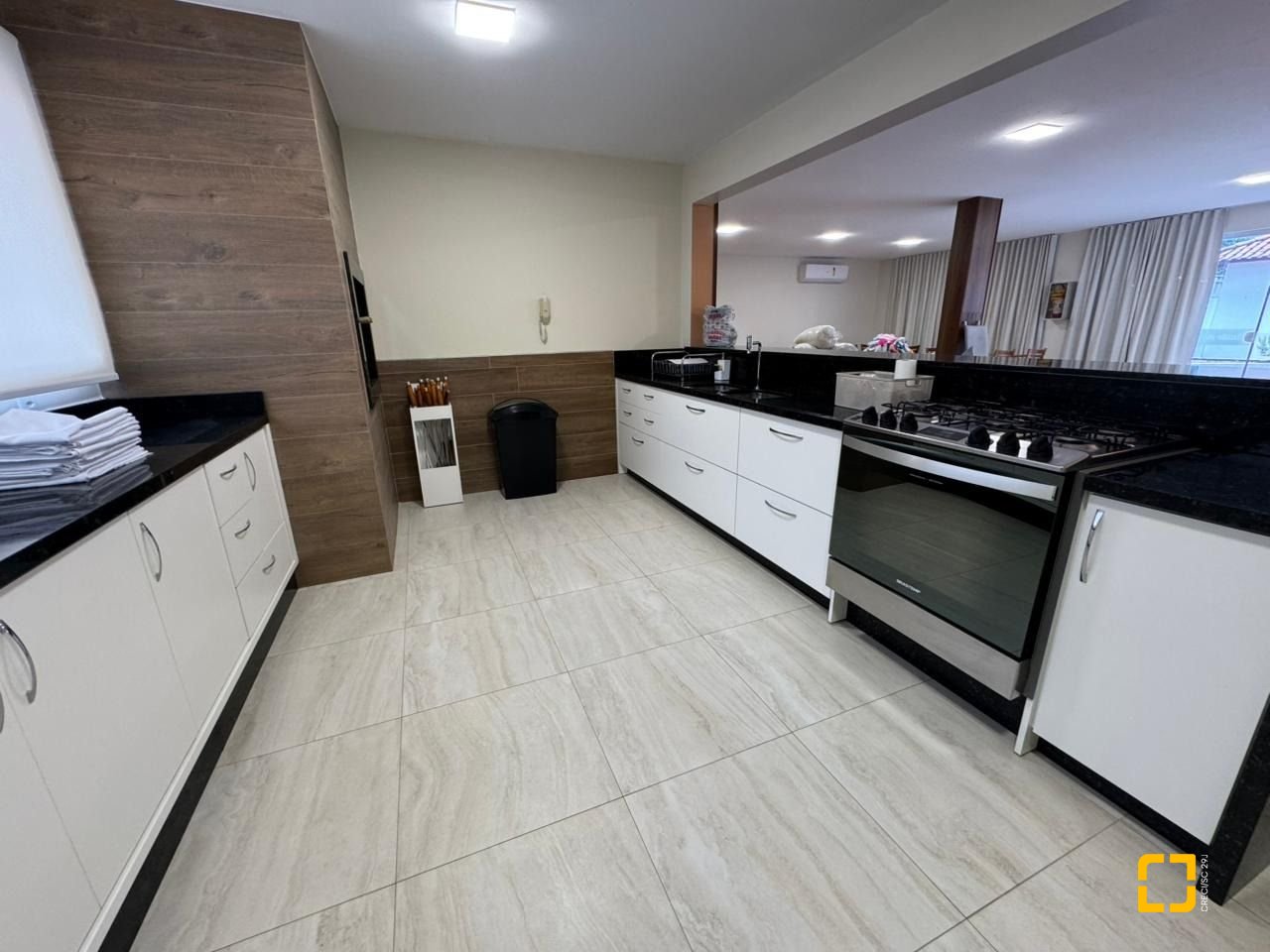 Apartamento com 108m², 5 quartos (sendo 1 suíte), 1 garagem, no bairro Bom Abrigo em Florianópolis