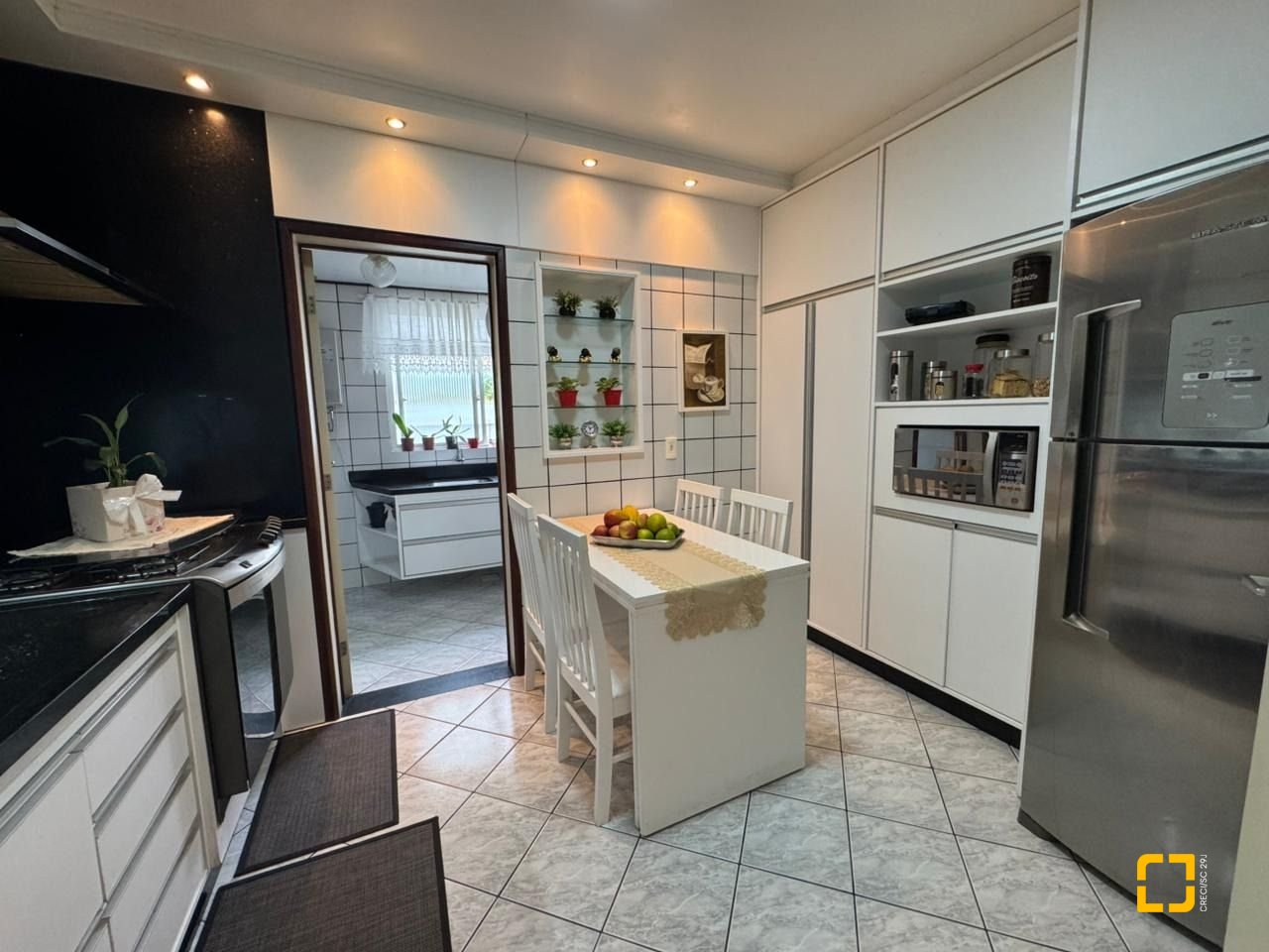 Apartamento com 108m², 5 quartos (sendo 1 suíte), 1 garagem, no bairro Bom Abrigo em Florianópolis