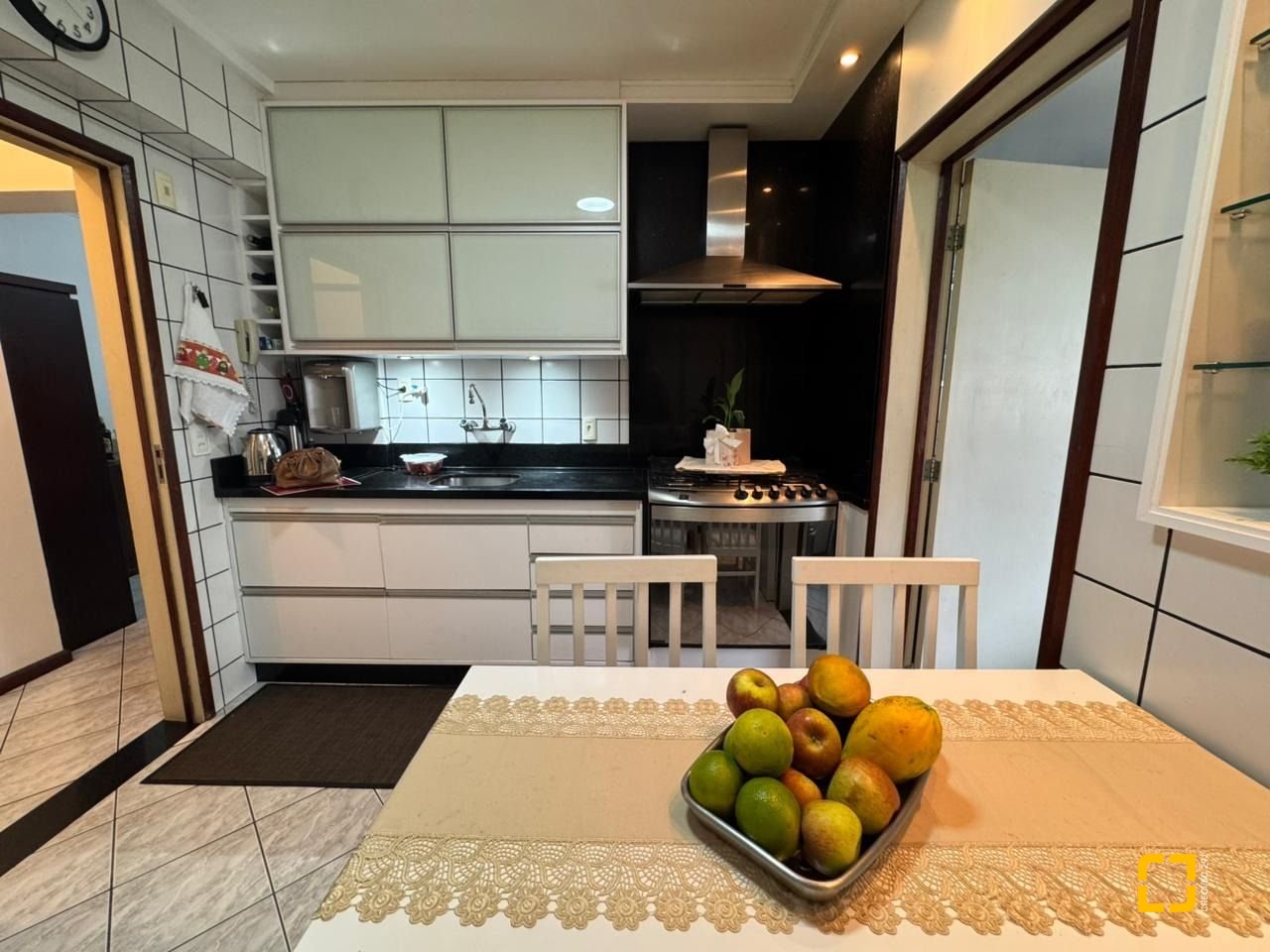 Apartamento com 108m², 5 quartos (sendo 1 suíte), 1 garagem, no bairro Bom Abrigo em Florianópolis