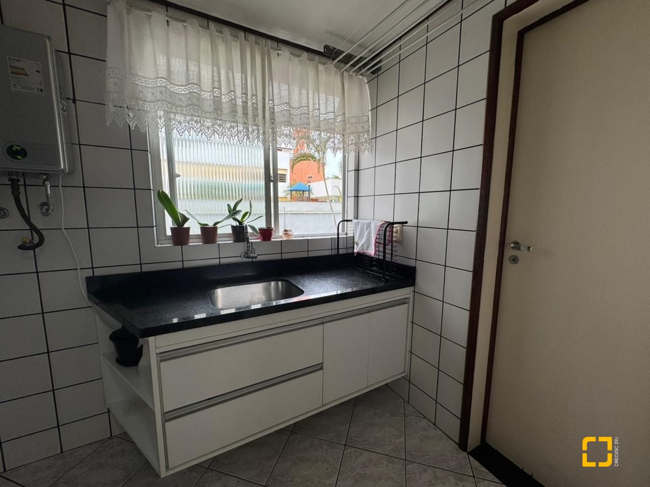 Apartamento com 108m², 5 quartos (sendo 1 suíte), 1 garagem, no bairro Bom Abrigo em Florianópolis
