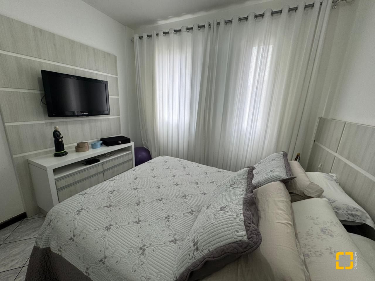 Apartamento com 108m², 5 quartos (sendo 1 suíte), 1 garagem, no bairro Bom Abrigo em Florianópolis