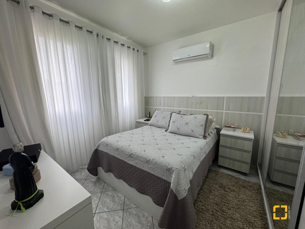 Apartamento com 108m², 5 quartos (sendo 1 suíte), 1 garagem, no bairro Bom Abrigo em Florianópolis