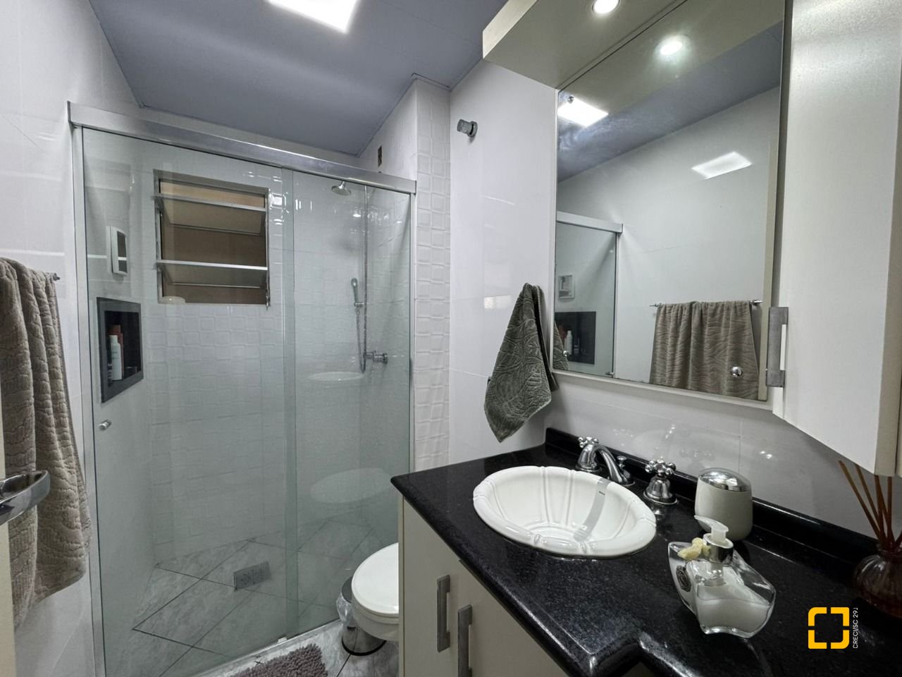 Apartamento com 108m², 5 quartos (sendo 1 suíte), 1 garagem, no bairro Bom Abrigo em Florianópolis