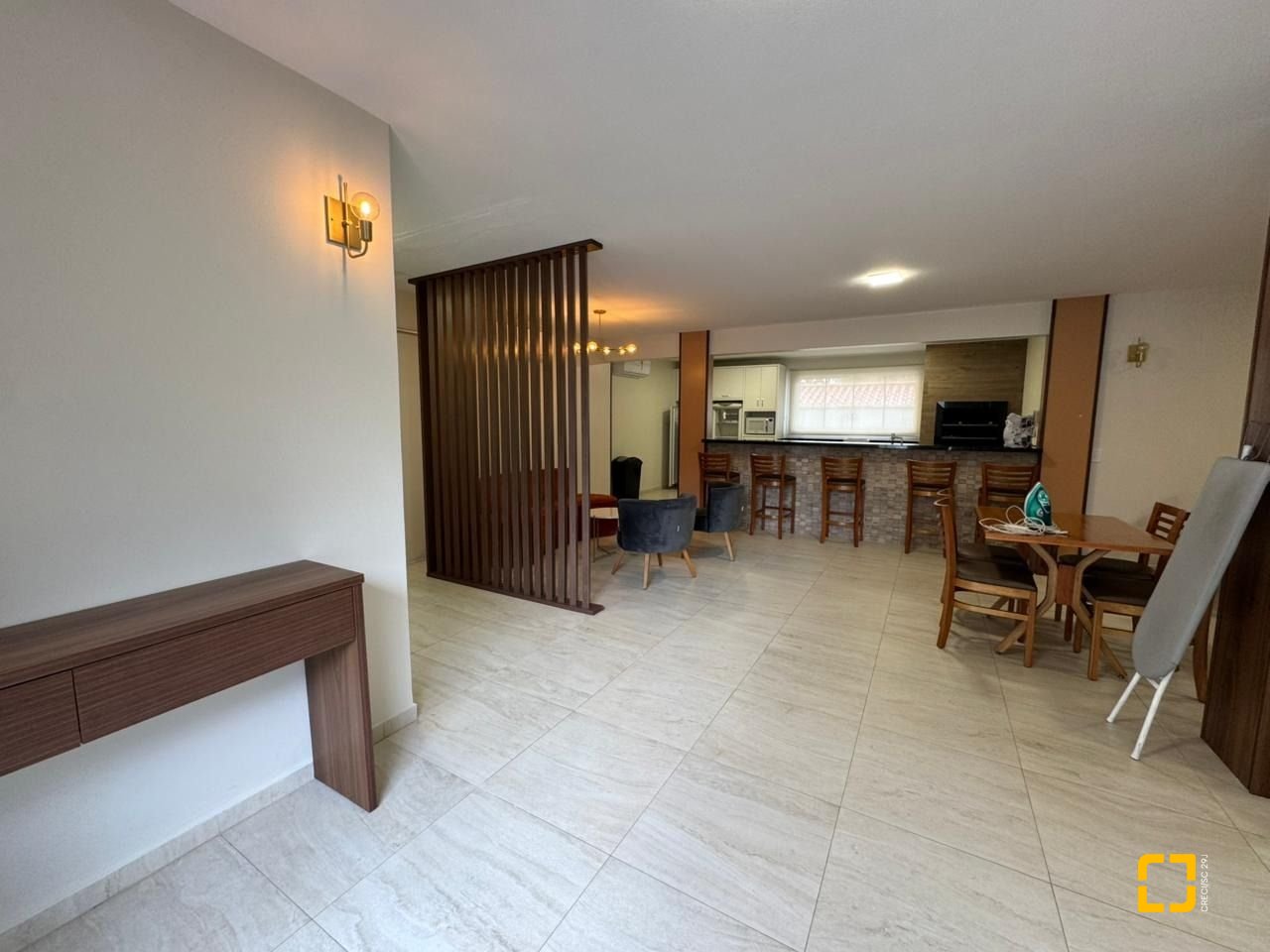 Apartamento com 108m², 5 quartos (sendo 1 suíte), 1 garagem, no bairro Bom Abrigo em Florianópolis