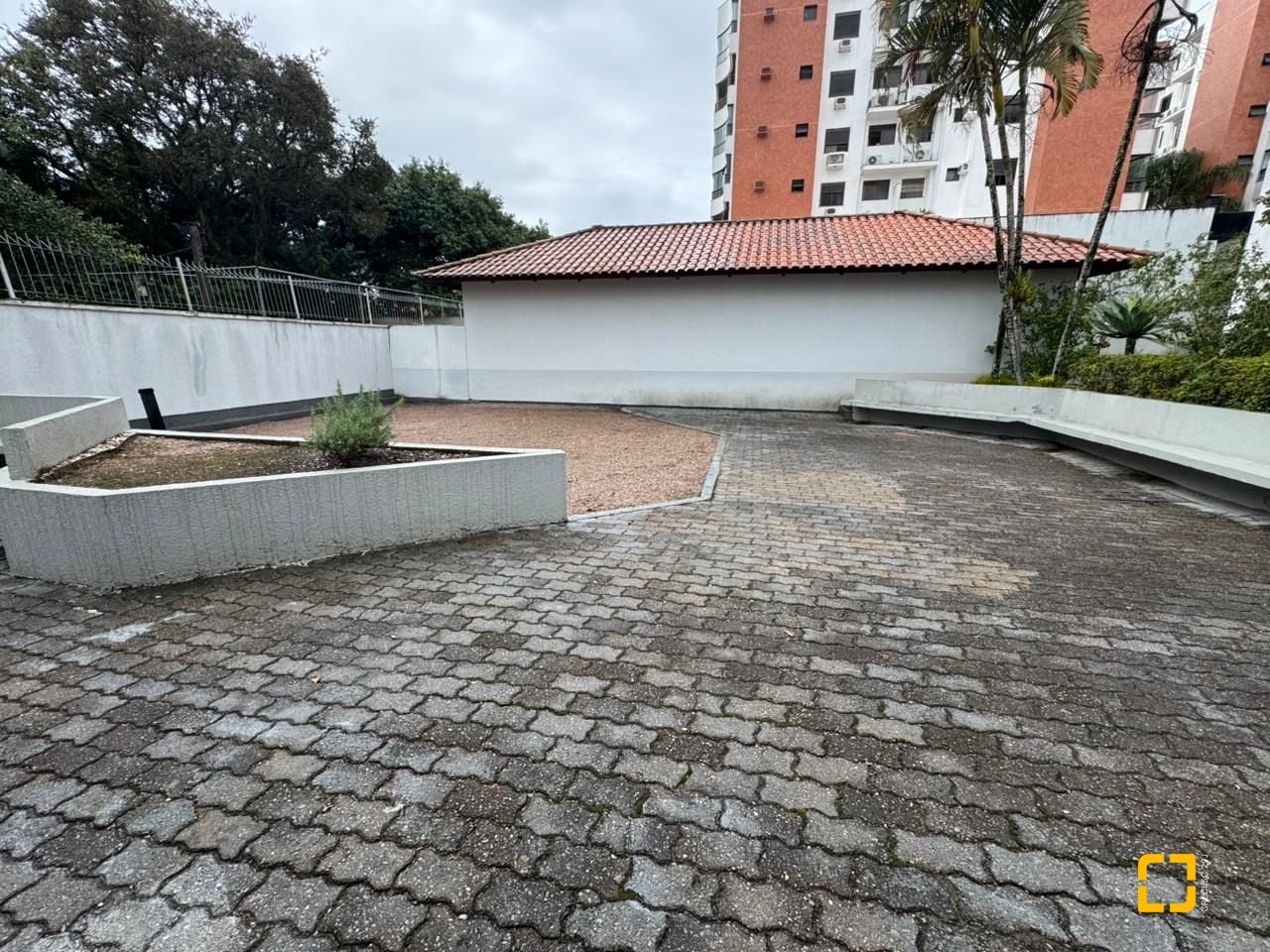 Apartamento com 108m², 5 quartos (sendo 1 suíte), 1 garagem, no bairro Bom Abrigo em Florianópolis