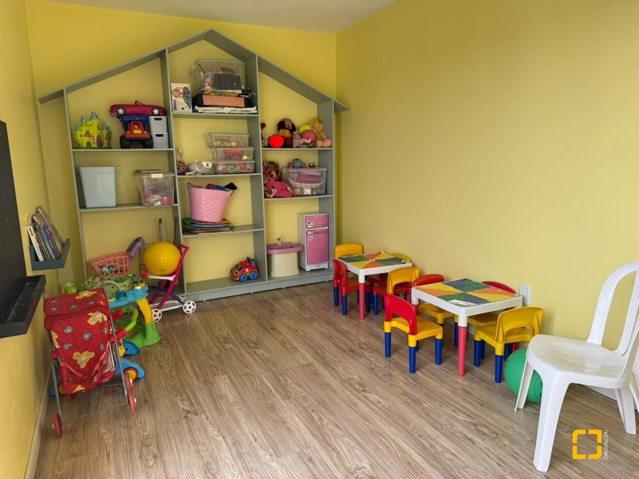Apartamento com 108m², 5 quartos (sendo 1 suíte), 1 garagem, no bairro Bom Abrigo em Florianópolis