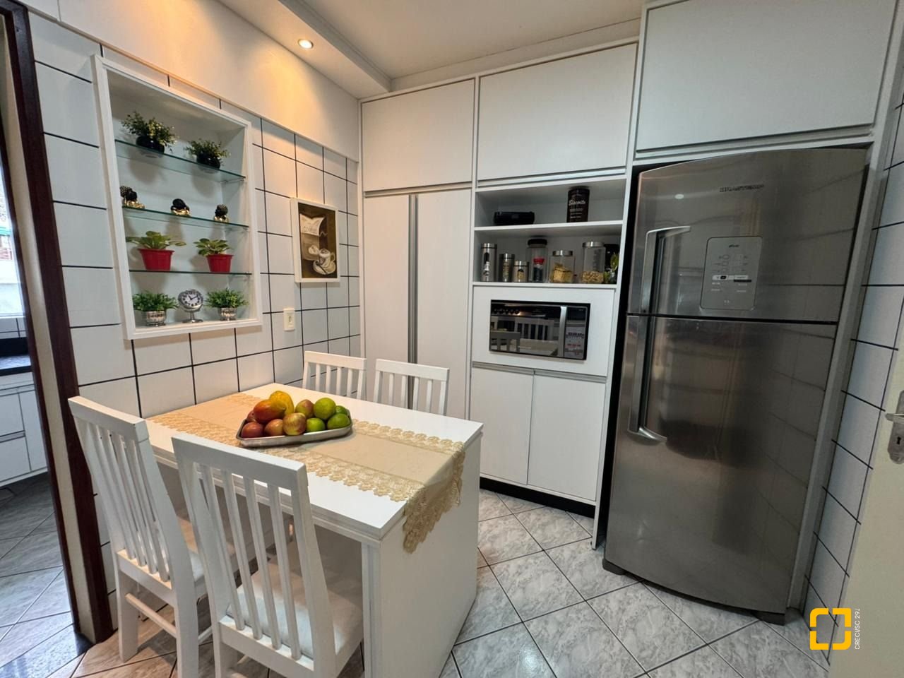 Apartamento com 108m², 5 quartos (sendo 1 suíte), 1 garagem, no bairro Bom Abrigo em Florianópolis