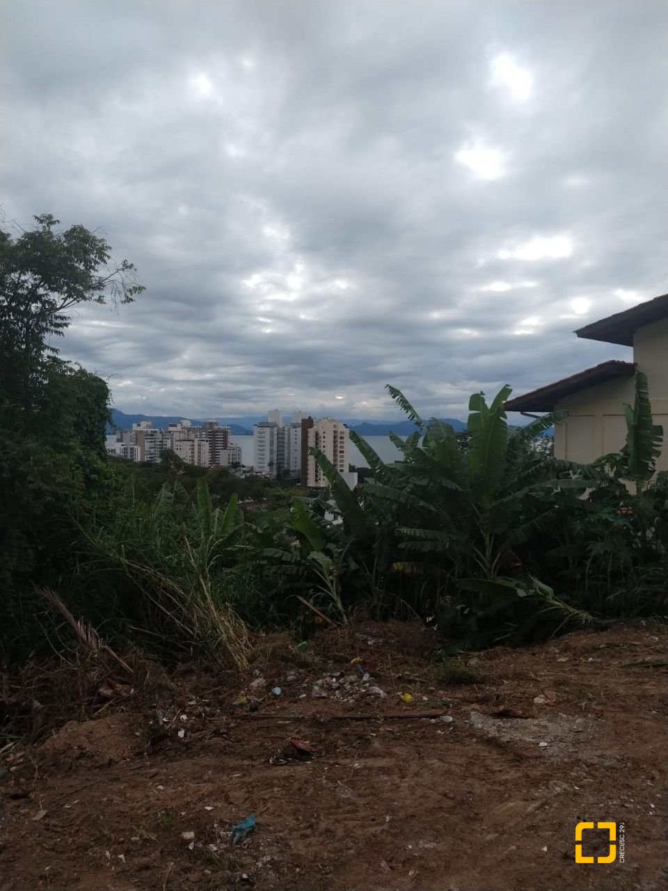 Terreno com 379m², no bairro Beiramar em Florianópolis