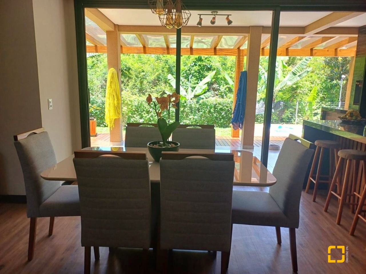 Casa de Condomínio com 186m², 3 quartos (sendo 1 suíte), 2 garagens, no bairro Vargem Grande em Florianópolis