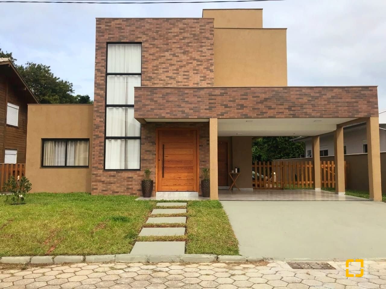 Casa de Condomínio com 186m², 3 quartos (sendo 1 suíte), 2 garagens, no bairro Vargem Grande em Florianópolis