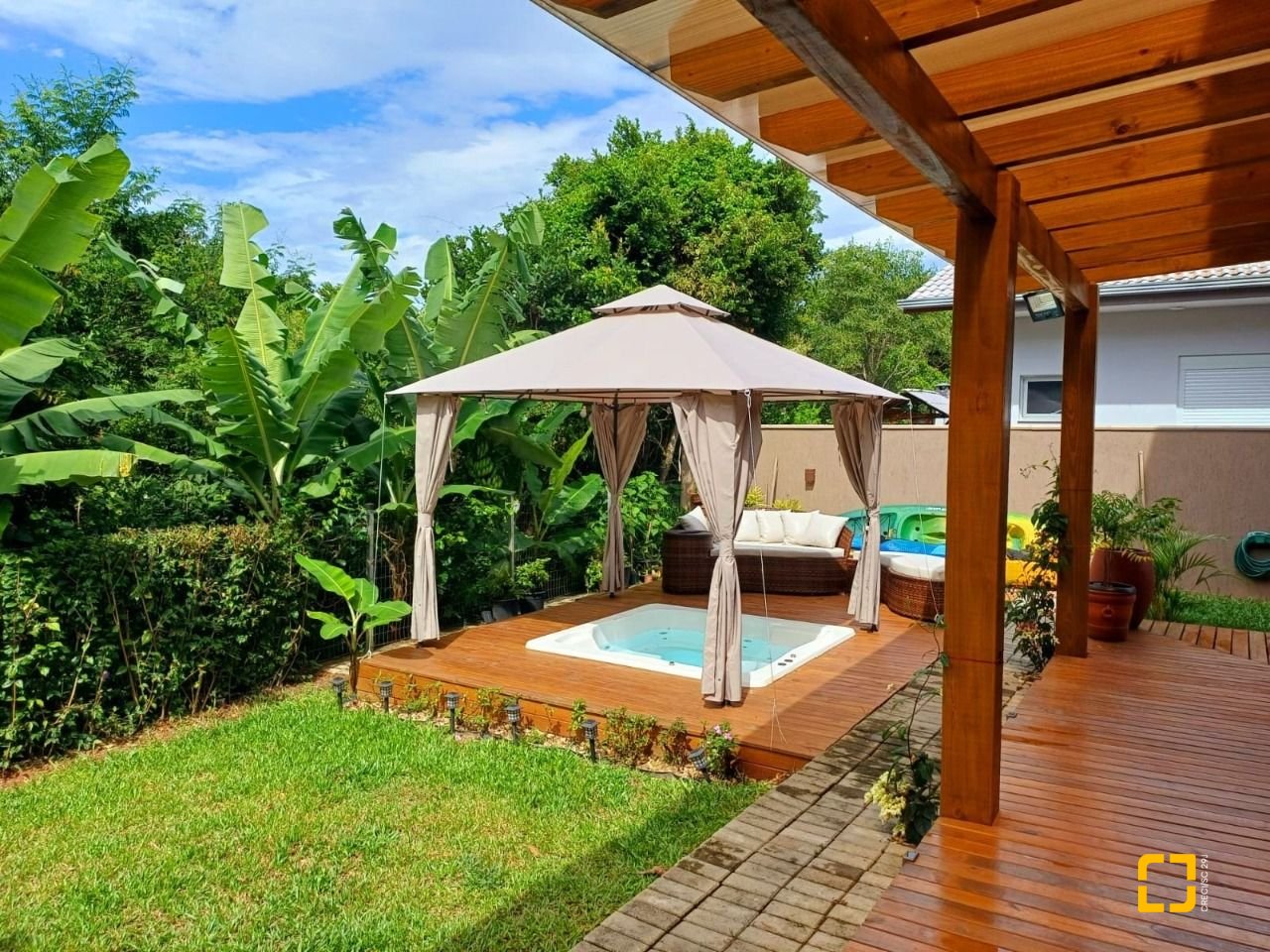 Casa de Condomínio com 186m², 2 quartos (sendo 1 suíte), 2 garagens, no bairro Vargem Grande em Florianópolis