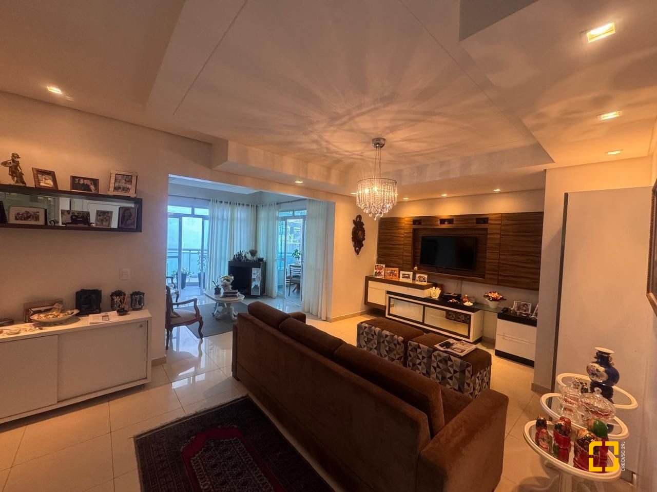 Cobertura com 196m², 3 quartos (sendo 1 suíte), 2 garagens, no bairro Carvoeira em Florianópolis