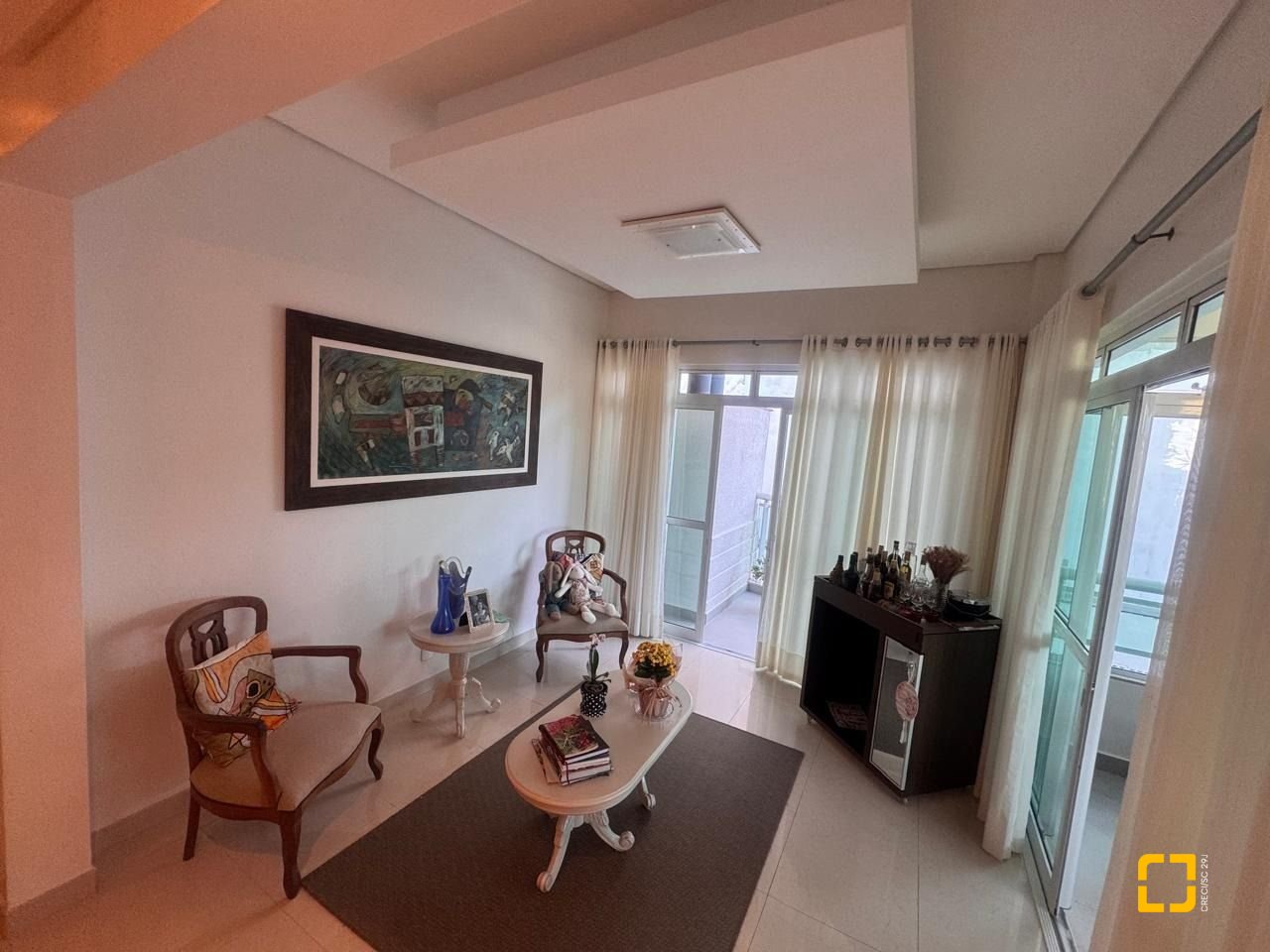 Cobertura com 196m², 3 quartos (sendo 1 suíte), 2 garagens, no bairro Carvoeira em Florianópolis