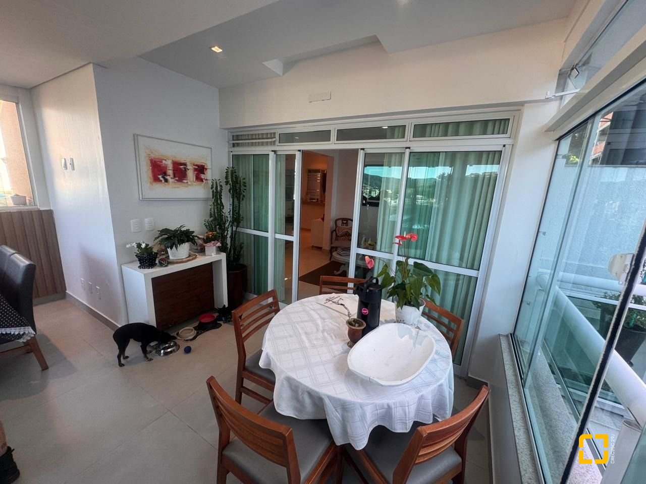 Cobertura com 196m², 3 quartos (sendo 1 suíte), 2 garagens, no bairro Carvoeira em Florianópolis