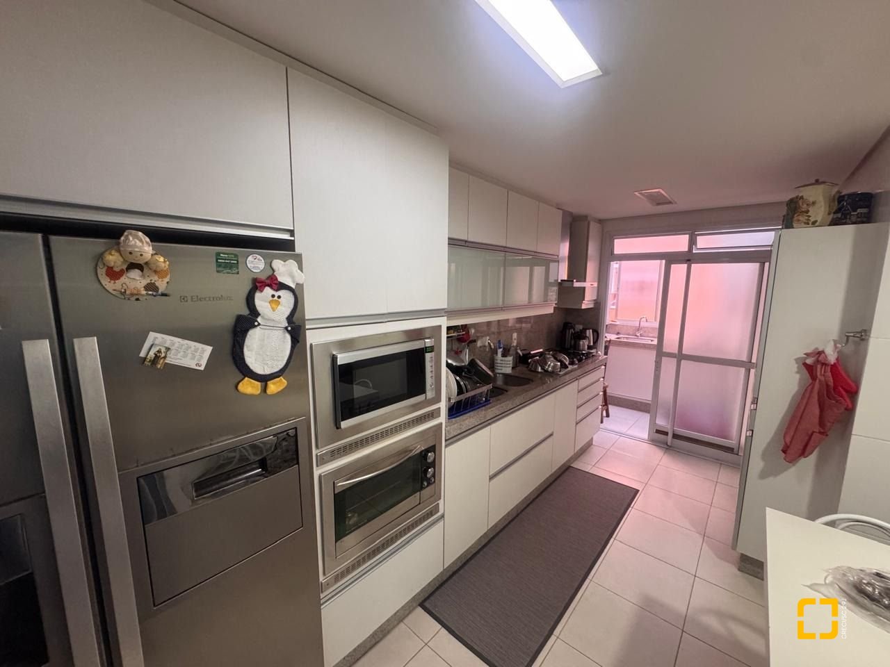 Cobertura com 196m², 3 quartos (sendo 1 suíte), 2 garagens, no bairro Carvoeira em Florianópolis