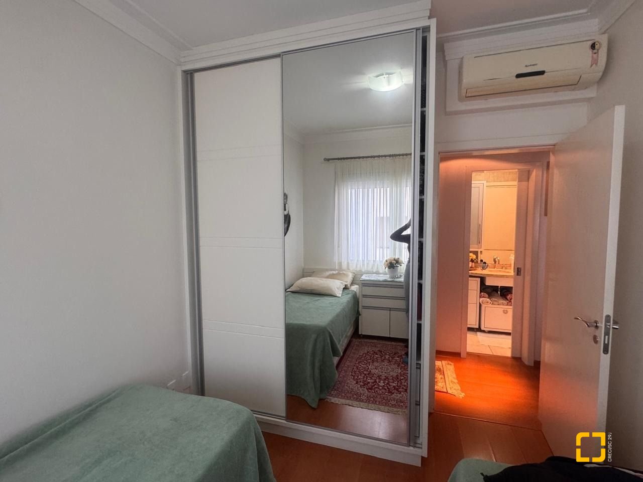 Cobertura com 196m², 3 quartos (sendo 1 suíte), 2 garagens, no bairro Carvoeira em Florianópolis