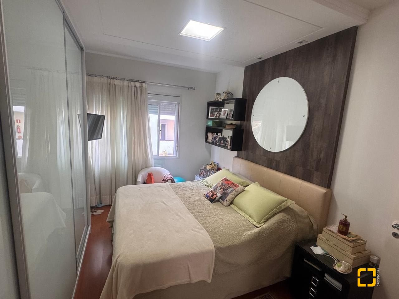 Cobertura com 196m², 3 quartos (sendo 1 suíte), 2 garagens, no bairro Carvoeira em Florianópolis