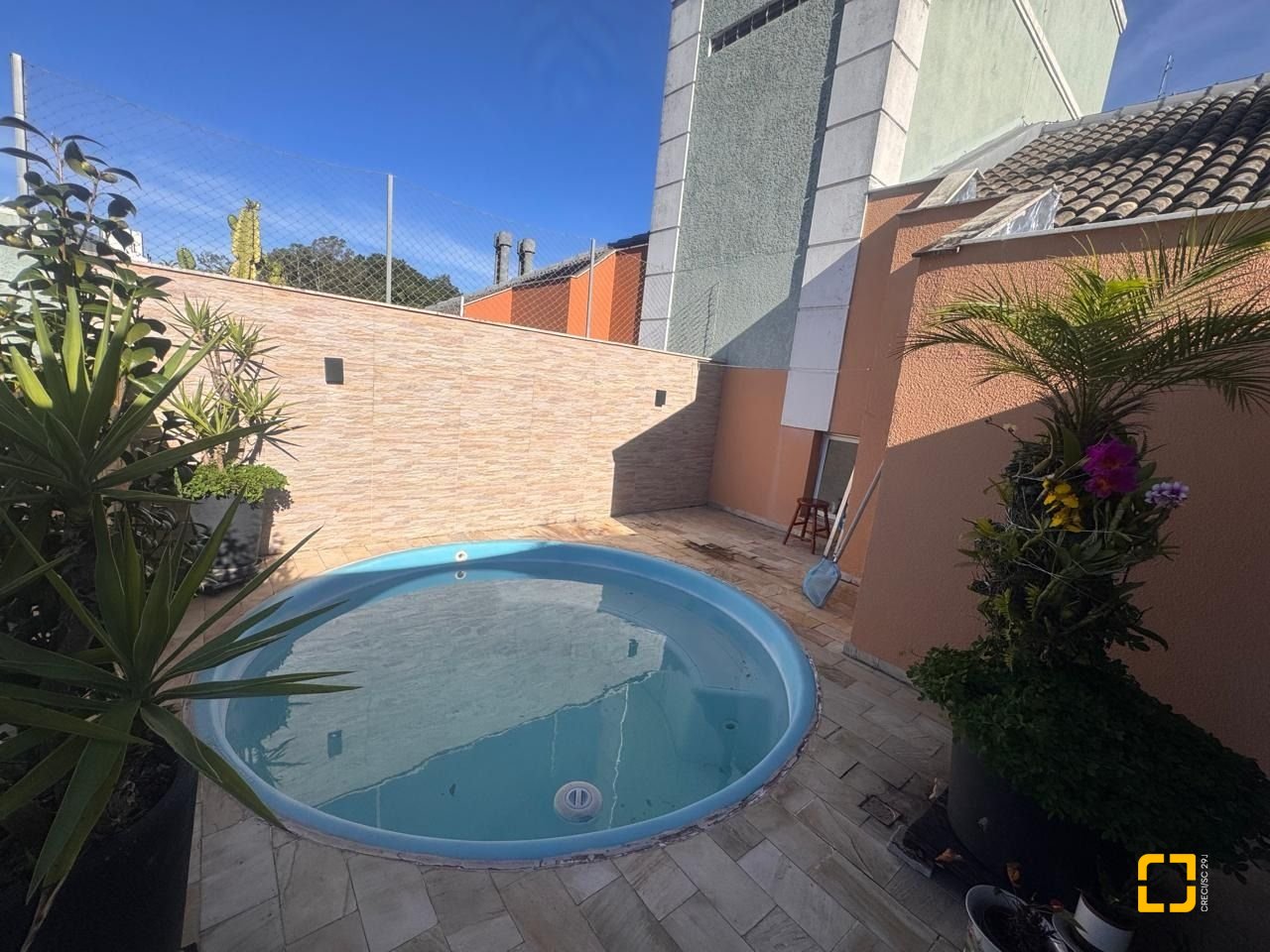 Cobertura com 196m², 3 quartos (sendo 1 suíte), 2 garagens, no bairro Carvoeira em Florianópolis