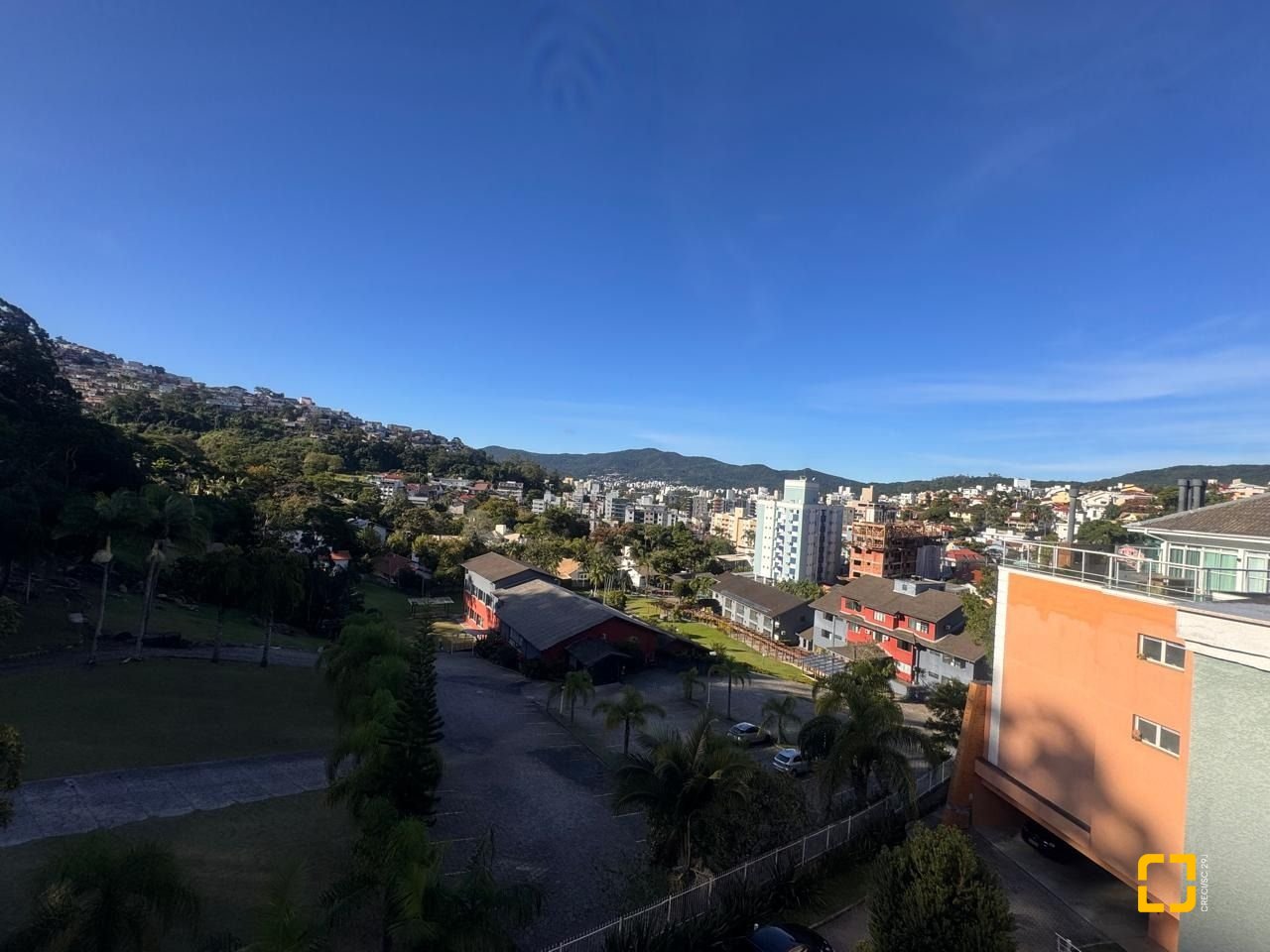 Cobertura com 196m², 3 quartos (sendo 1 suíte), 2 garagens, no bairro Carvoeira em Florianópolis