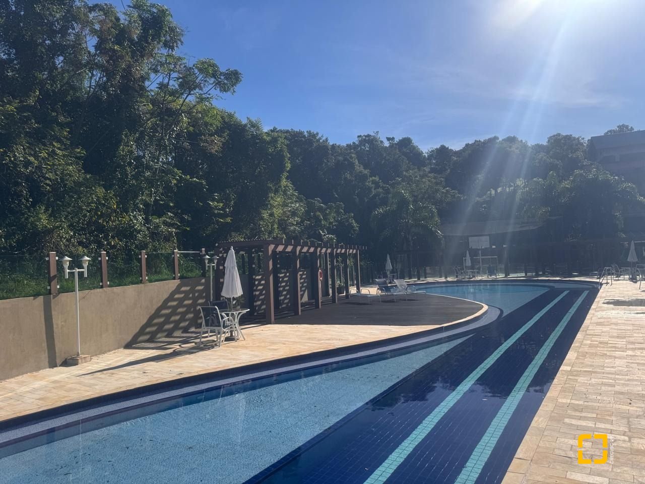 Cobertura com 196m², 3 quartos (sendo 1 suíte), 2 garagens, no bairro Carvoeira em Florianópolis