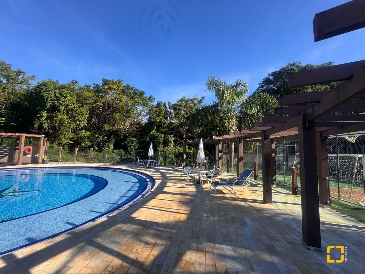 Cobertura com 196m², 3 quartos (sendo 1 suíte), 2 garagens, no bairro Carvoeira em Florianópolis