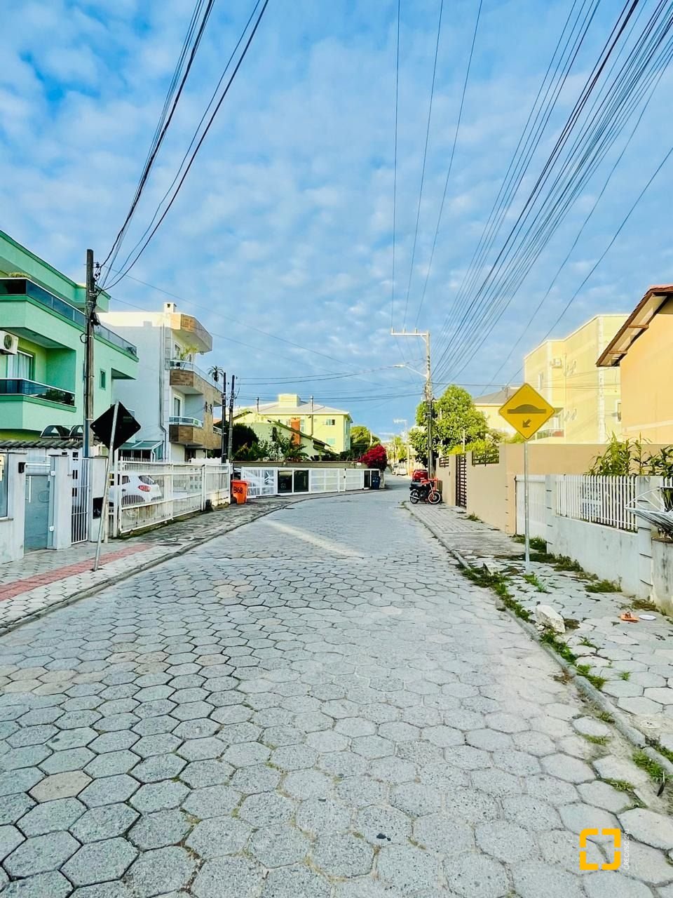 Apartamento com 79m², 4 quartos (sendo 2 suítes), 1 garagem, no bairro Ingleses em Florianópolis