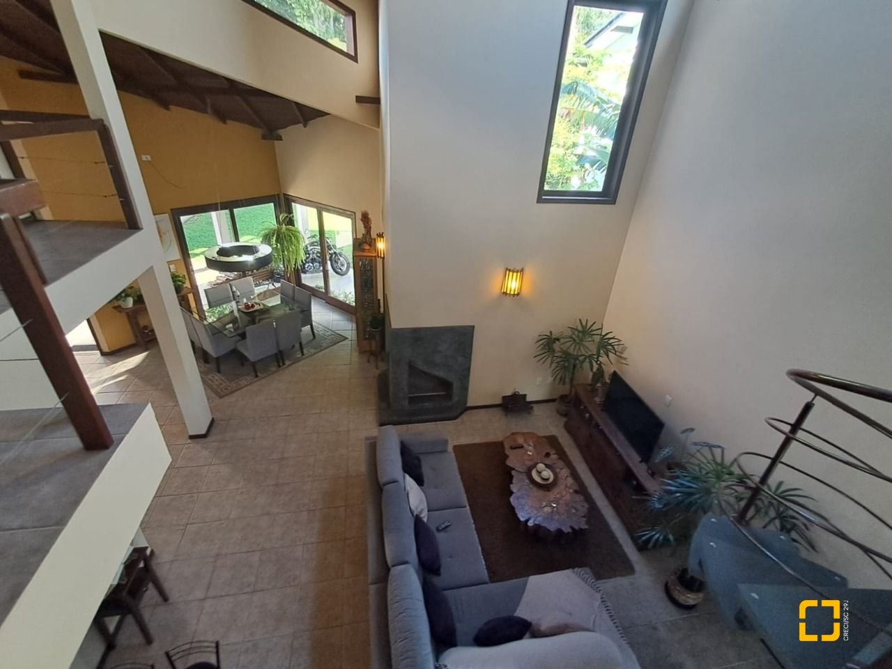 Casa de Condomínio com 297m², 6 quartos (sendo 1 suíte), 4 garagens, no bairro Cachoeira do Bom Jesus em Florianópolis