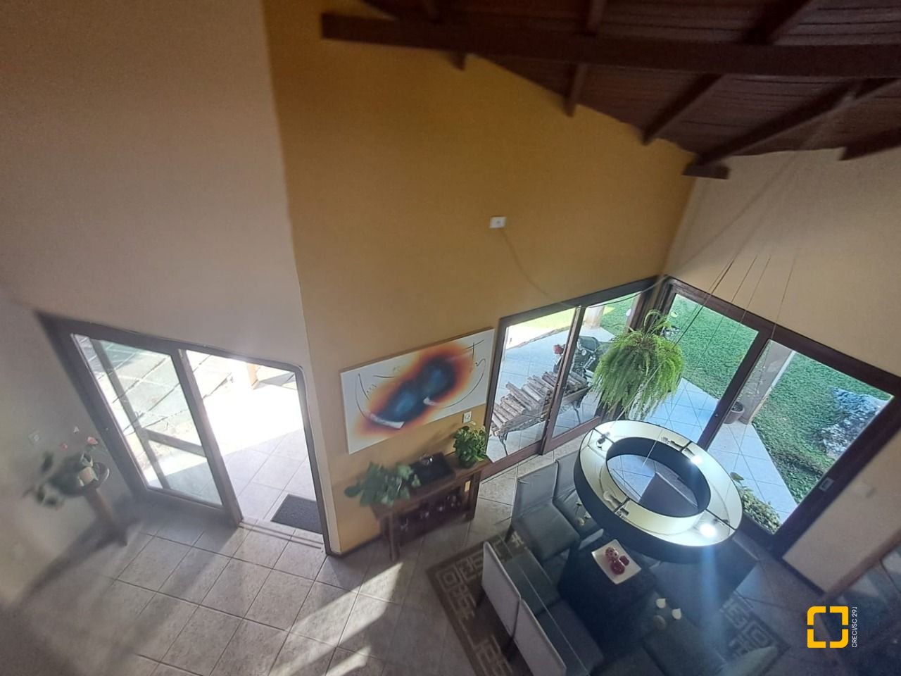 Casa de Condomínio com 297m², 6 quartos (sendo 1 suíte), 4 garagens, no bairro Cachoeira do Bom Jesus em Florianópolis