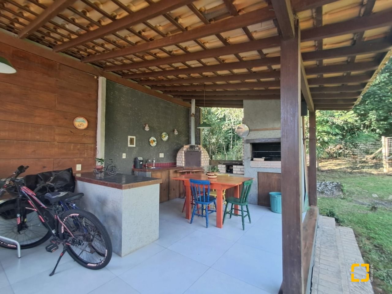 Casa de Condomínio com 297m², 6 quartos (sendo 1 suíte), 4 garagens, no bairro Cachoeira do Bom Jesus em Florianópolis